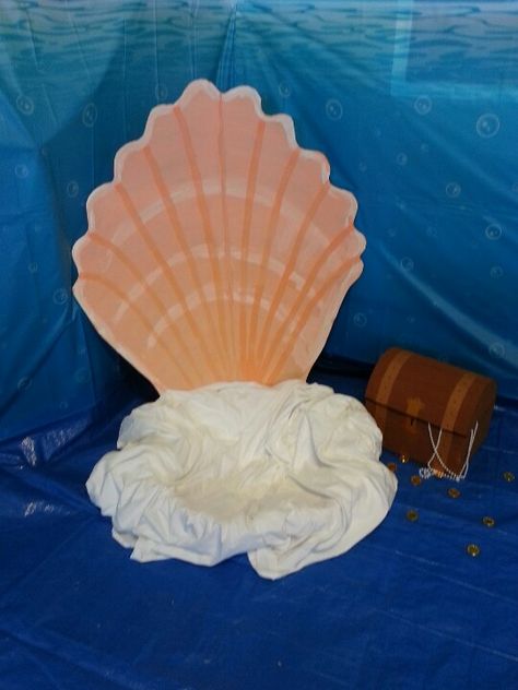 Sea Shell Seat photo booth backdrop for under the sea party...this would be cute to do Shipwreck Vbs, Mermaid Float, Pearl Theme, Shell Photo, Wonderland Backdrop, Ariel Birthday Party, Sea Party Ideas, The Little Mermaid Party, Ariel Party