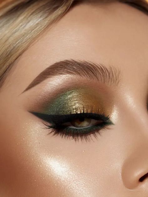 Smokey For Green Eyes, Dark Green Dress Makeup Ideas, Green And Gold Eyeshadow Looks, Makeup For Emerald Green Dress, Green And Brown Makeup, Green And Gold Makeup Looks, Emerald Green Eye Makeup, Emerald Green Makeup Looks, Makeup Ideas For Christmas