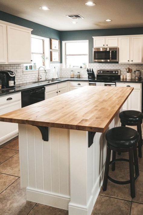 Butcher Blocks, Rayong, Wood Kitchen Island, Farmhouse Kitchen Island, Diy Kitchen Renovation, Classic Kitchen, Subway Tiles, Kitchen Island Design, Kitchen Decorating