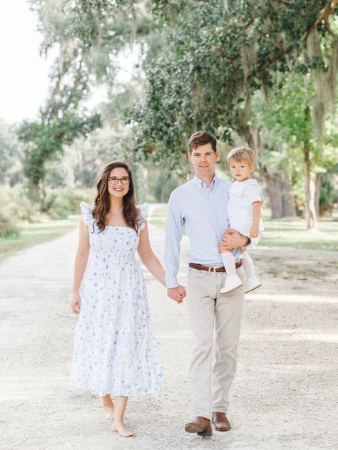 White Dress Family Photos, Hill House Nap Dress, Outdoor Photoshoot Inspiration, Studio Wardrobe, Portraits Inspiration, 2022 Aesthetic, Nap Dress, Summer Family Photos, Wardrobe Styling