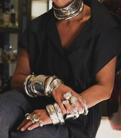 No such thing as over accessorizing. Chunky and stacked jewelry is always in #champagneauntea . . Do you love the stacked jewelry look . . #inspiration #style #fashion #looks Chunky Metal Jewelry, Chunky Silver Jewellery, Stacking Jewelry, Unique Looks, Chunky Bracelets, Chunky Jewelry, Dope Jewelry, Funky Jewelry, Jewelry Lookbook