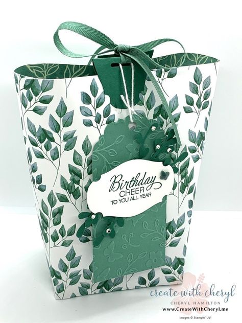 Box in a Bag Gift Bag Paper Gift Bags Diy How To Make, Stampin Up Gift Bags Ideas, Goodie Box Ideas, Handmade Gift Bags Paper, Stampin Up Boxes, Paper Bags Diy, Diy Containers, Diy Gift Packaging, Diy Gift Bags Paper