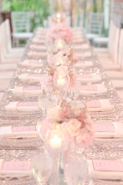 Pink Reception, Wedding Table Pink, Pink Wedding Receptions, Pink Quince, Light Pink Wedding, Hot Pink Weddings, Decoration Restaurant, Pink Wedding Theme, Elegant Wedding Reception