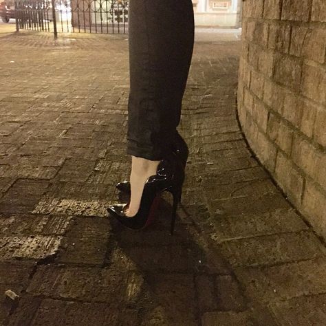 Princess Heels, Long Leather Boots, Black Patent Pumps, Beautiful High Heels, High Heels Boots, Hot Heels, Heels Classy, Heels Stilettos, Stiletto Shoes