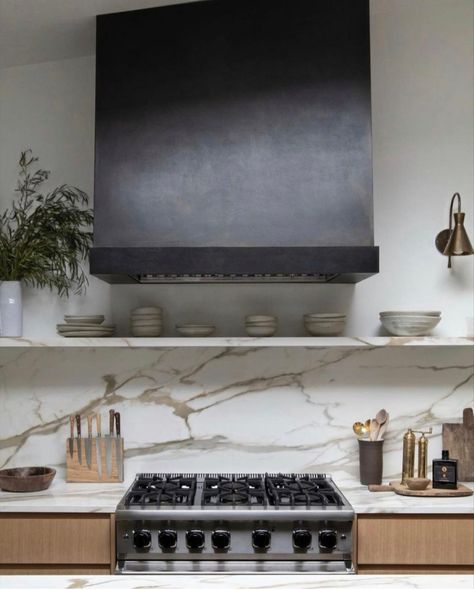 Plaster Hood, Grey Kitchen Designs, Tuscan Kitchen, Mediterranean Home Decor, Mediterranean Decor, Kitchen Hoods, Mediterranean Home, Grey Kitchen, Kitchen Inspo