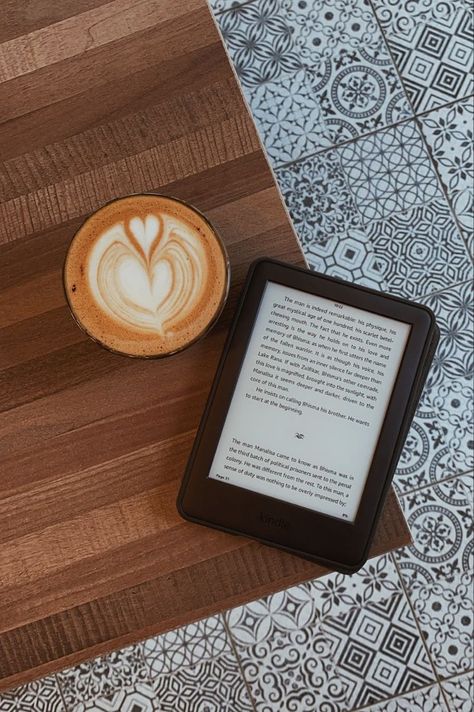 Kindle aesthetic, amazon kindle, books and coffee, latte art, coffee, kindle cover, kindle aesthetic black Reading On Phone Aesthetic, Black Kindle Aesthetic, Black Reading Aesthetic, Kindle Book Aesthetic, Cozy Kindle Aesthetic, Kobo Ereader Aesthetic, Book Blogger Aesthetic, Aesthetic Kindle Photos, Amazon Kindle Aesthetic