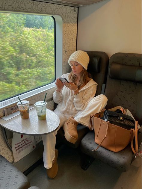 Munich Outfits Winter, Train Outfit Travel, Anna Astrup, New York Trip, Uggs Outfit, Fall Winter Wardrobe, Foto Ideas Instagram, Fall Fits, Winter Fits