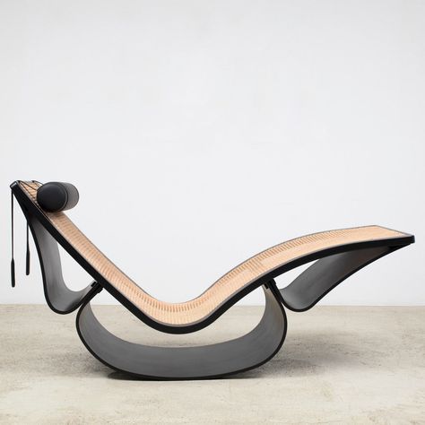 Rio Chaise, Oscar Niemeyer, 1978 Furniture Design Competition, Bowl Chair, Modernist Architects, Oscar Niemeyer, Chinese Architecture, Prairie Style, Barcelona Chair, Design Competitions, Futuristic Architecture