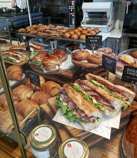 Deli Bar Ideas, Sandwich Shop Aesthetic, Sandwich Shop Ideas, Sandwich Shop Interior, Sandwich Shop Design, Cafe Sandwiches, Long Sandwich, Bakery Sandwich, Sandwich Cafe