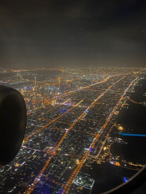 #dubai #airplane #aesthetic Aesthetic Airplane Window, Aesthetic Airplane, Airplane Aesthetic, Plane Window, Airport Aesthetic, Airplane Window, Pretty Pics, Vacation Mode, Night City