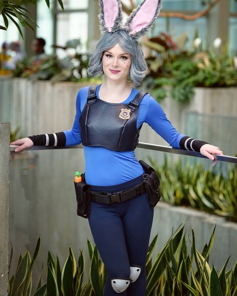 Officer Judy Hopps #cosplay by @the.rebecca.rose from Zootopia on Sunday of Sakuracon 2018 | 📷@joe_tym | #judyhopps #officerhopps #bunny #disney #sak #sak18 #sakuracon #sakuracon2018 Judy Hopps Cosplay, Zootopia Cosplay, Officer Judy Hopps, Judy Hopps, Disney Cosplay, Cute Halloween Costumes, Geek Girls, Halloween Carnival, Zootopia