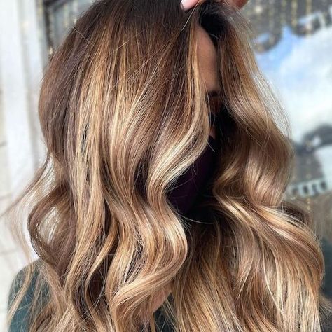 5 Lived-In Blonde Hair Color Ideas & Formulas | Wella Professionals Bronde Hair, Pastel Hair, Hair Envy, Blonde Balayage, Brunette Hair, Great Hair, Blonde Hair Color, Hair Dos, Balayage Hair