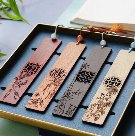 Chinese Bookmark, Diy Laser Engraver, Woodworking Items That Sell, Wooden Bookmarks, Wood Bookmark, Diy Laser Cut, Retro Chinese, Laser Cut Wood Crafts, Creative Bookmarks