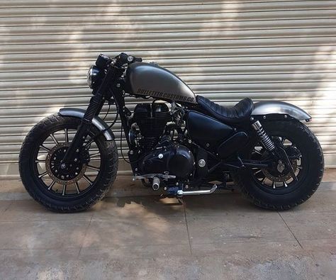 #RoyalEnfield #Thunderbird 350 ‘Carbon SS Lite’ by Bulleteer Customs Royal Enfield Thunderbird Modified, Bullet Modified, Royal Enfield Bike, Royal Enfield Thunderbird 350, Modified Bikes, Royal Enfield Classic 350cc, Classic 350 Royal Enfield, Enfield Thunderbird, Royal Enfield Modified