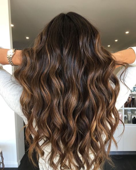 If you're looking for a new summer hue, look no further. Keep reading to see the best hair colors for summer you need to try now. Bayalage Brunette Caramel, Caramel Bayalage Brunette, Curly Hair Bayalage, Bayalage Brunette Curly Hair, Bayalage Caramel, Caramel Bayalage, Caramel Hair Highlights, Langer Pony, Hair Caramel