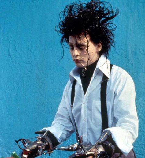 Depp FanPage on Instagram: “Edward is so cute😙 ~ ~ ~ #johnnydepp #wearewithyoujohnnydepp #depphead #deppheadforever #istandbyjohnnydepp #johnnydeppisinnocent…” Edward Scissor, Scissor Hands, Edward Scissorhands, Short Videos, So Cute, On Instagram, Instagram