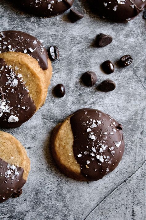 Sea Salt Dark Chocolate Cookies, Dark Academia Dessert, Espresso Chocolate Shortbread Cookies, Dark Chocolate Shortbread Cookies, Choc Chip Shortbread, Cookie Recipes Shortbread, London Fog Shortbread Cookies, Espresso Cookie Recipes, Chai Shortbread Cookies