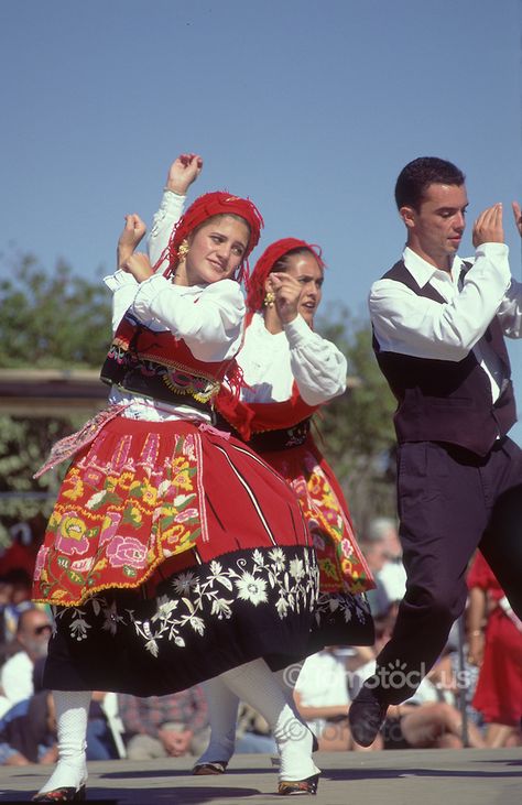 Portugal (Portuguese) Folk Dance Portugal Culture Traditional Dresses, Portugal Traditional Dress, Portugal Traditional Clothing, Portuguese Traditional Clothing, Portuguese Dress, Portuguese Dance, Portugal Tradition, Portuguese Folklore, Portugal Culture