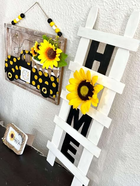 Dollar Tree Sunflower Crafts, Sunflower Kitchen Decor Diy, Sunflower Diy Decor, Diy Bee Crafts, Sunflower Decorations Home, Painted Sticks Decor, Sunflower Diy Crafts, Diy Bee Decorations, Sunflower Crafts Diy