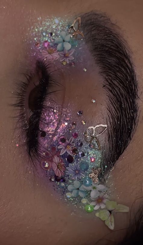 Glitter Tears Makeup, Flower Eye Makeup, Whimsical Makeup, Funky Makeup, Cool Makeup Looks, Ethereal Makeup, Unique Makeup, Eye Makeup Designs, Dope Makeup