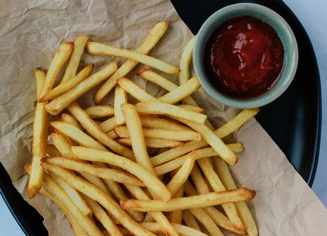 Air Fryer Frozen French Fries | Keeping the Peas Air Fryer Frozen French Fries, Shoestring Fries, Black Bean Quinoa Burger, Crinkle Fries, Air Fryer French Fries, Vegan Nachos Cheese, Quinoa Burgers, Frozen French Fries, Cooks Air Fryer