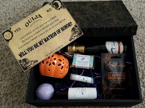 Halloween wedding bridesmaid proposal box Fun Halloween Wedding Ideas, Spooky Will You Be My Bridesmaid, Witchy Bridesmaid Gifts, Gothic Wedding Gifts, Witch Bridesmaid Proposal, Halloween Wedding Gift Bags, Coven Bridesmaid Proposal, Bridesmaid Proposal Gothic, Small Halloween Wedding