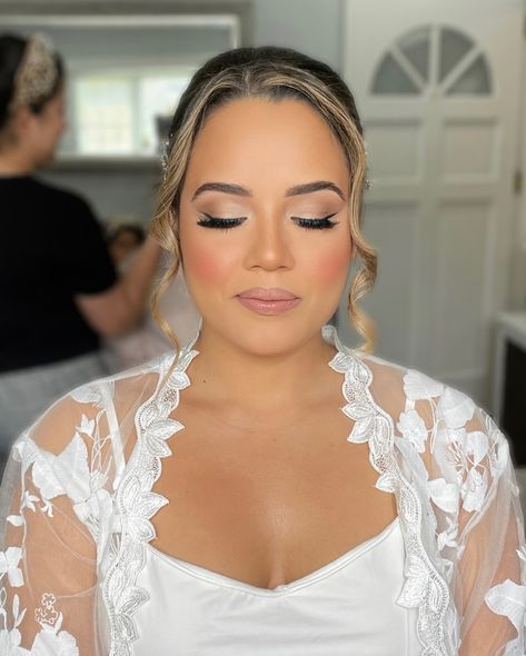 When searching for makeup inspo, be sure to check out looks with eyes both open and closed! Those dreamy, looking-down shots your photographer will capture are just as important. 💫 Save this if you’re a SOFT GLAM BRIDE, just like my stunning Erica! 💍🤍 ✨✨✨✨✨✨✨ Bridesmaid Makeup, Bridal Hair Stylist, Bride Makeup Specialist, Wedding Day Beauty, Bridal Glam, Luxury Bridal Makeup, New Jersey Bridal Makeup, Destination Wedding Makeup Artist, Professional MUA, Bridal Beauty Tips, Wedding Morning... Boho Wedding Makeup, Bride Makeup Natural, Glam Bride Makeup, Bride Era, Wedding Makeup Tutorial, Wedding Makeup Bride, Gorgeous Wedding Makeup, Bridal Glam, Bridal Eye Makeup