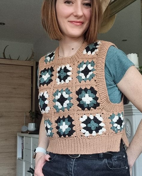 Granny Square Crochet Pattern Clothes, Crochet Sweater Squares, Crochet Granny Square Vest Pattern, Granny Square Crochet Vest, Granny Square Sweater Vest, Granny Squares Sweater, Granny Square Crochet Sweater, Crochet Granny Square Vest, Easy Crochet Patterns Free Beginners