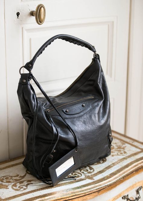 // Black Balenciaga, 90s Looks, Day Bag, Cute Bags, Balenciaga City Bag, Hobo Bag, Rebecca Minkoff Hobo, Classic Black, Balenciaga