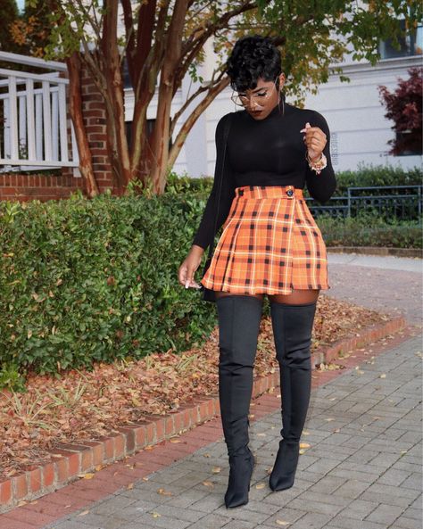 Skirt With Belt High Waisted, Fall Birthday Outfit Women, Thanksgiving Fits, Fall Attire, Looks Black, Black Women Fashion, Curvy Girl Outfits, Plaid Skirt, Cute Simple Outfits