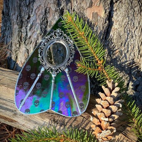 Stained Glass Planchette, Ouija Board, Glass Projects, Stained Glass Projects, Glass Ideas, Stained Glass Mosaic, Sun Catcher, Glass Design, Mosaic Glass