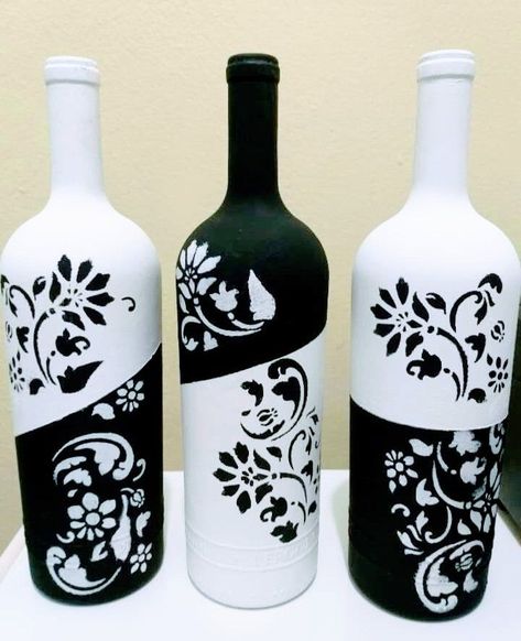 Beer Bottle Art, Wine Bottle Crafts Christmas, Painting Glass Jars, Wine Bottle Centerpieces, Painted Glass Bottles, Hand Painted Wine Bottles, Glass Painting Designs, Wine Glass Crafts, Diy Glass Bottle Crafts