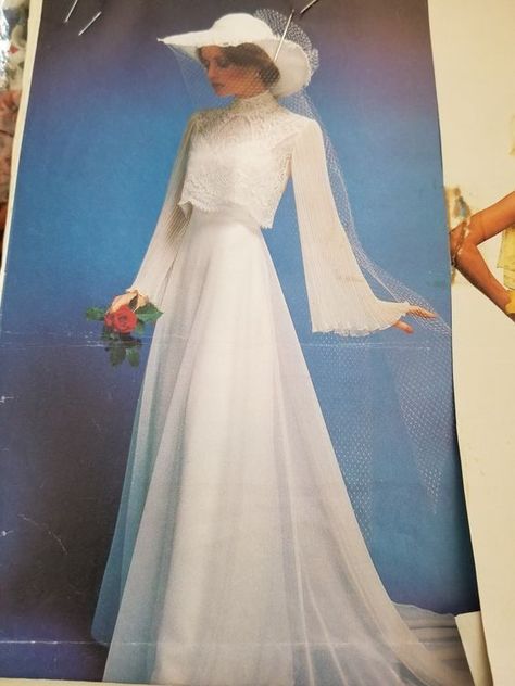 Old Fashioned Wedding Dress, 70s Wedding Dress, Old Fashioned Wedding, Baju Kahwin, Bride Dress Simple, Wedding Dress Patterns, Wedding Dress Guide, Dream Wedding Ideas Dresses, A Wedding Dress