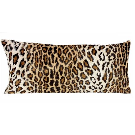 Add opulence to your home with this unique safari leopard print in dark and camel brown colors in a spectacular luxury velvet design, incredibly soft and warm. A melding of wild and soft, this elegant cheetah spot lets you showcase your wild side while luxury ultra - soft velvet in rich gorgeous tones bring a feeling of elegance to your space. The perfect balanced of luxury and fun! Luxurious and refined, each piece is made from a vintage  Velvet fabric. Extremely durable, these select luxurious lumbar can last a lifetime. The pride of SABDECO talented craft and the epitome of enduring design, this animal print cushion  is touchable and inviting, elevating the sophistication. Perfect eye-catching home accessory to furnish a sectional in the living room and/ or bedroom with, bound to give i Leopard Pillow, Leopard Print Pillows, Safari Pattern, Apartment Deco, Velvet Design, Comfy Bedroom, Makeover Bedroom, Feather Pillows, Printed Cushion Covers