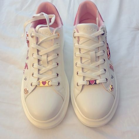 Are big ones for me, they are new. size 8.5. white color White Platforms, High Top Wedge Sneakers, White Platform Sneakers, Gold Sneakers, Top Sneakers Women, Lace Sneakers, Wedge Sneakers, Comfy Shoes, Aldo Shoes