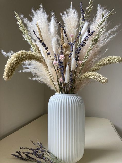 Lavender Room Decor, Bouquet With Lavender, Pampas Bouquet, Wild Daisies, Tuscan Landscape, Lavender Room, Lavender Decor, Grass Bouquet, Tuscan Landscaping