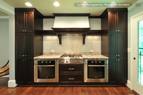 In some modern kitchen designs you'll see slightly raised single ovens set side by side, alone or with a warming drawer underneath. Wall Oven Kitchen, Double Oven Kitchen, Oven Design, Double Ovens, Farmhouse Kitchen Cabinets, Small Farmhouse, Kitchen Designs Layout, Kitchen Oven, Kitchen Corner