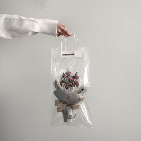 Chocolate Flowers Bouquet, Bouquet Bag, Luxury Bouquet, Felt Flower Bouquet, Flower Box Gift, Flower Business, Flower Gift Ideas, Gift Bouquet, Flowers Bouquet Gift