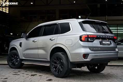 Suv Luxury, Ford Endeavour, Ford Everest, Mid Size Suv, Cars Luxury, Manifestation Board, Middle Class, Mid Size, Vroom Vroom