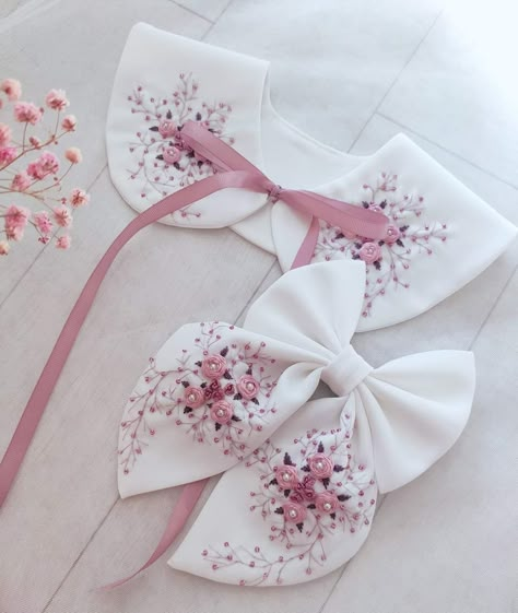 Pretty Embroidery Patterns, Wedding Embroidery Hoop, Hair Bows Diy Ribbon, Hair Accessories Ribbon, Sulaman Pita, Embroidered Hair Bows, Diy Hair Accessories Ribbon, Simple Hand Embroidery Patterns, Bows Diy Ribbon