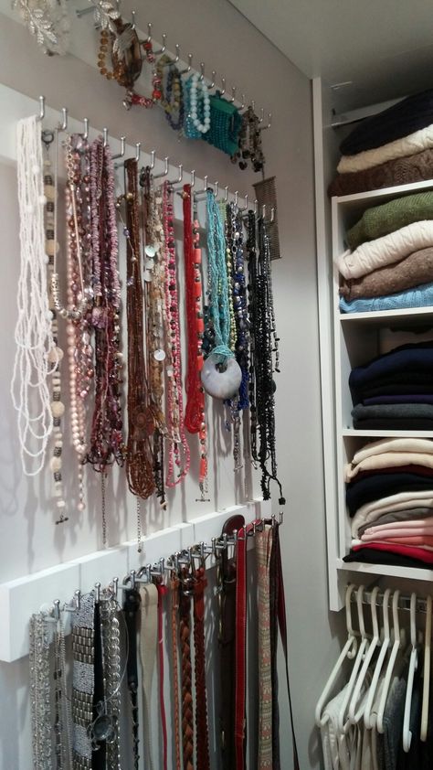 Long Necklace Storage, Long Necklace Organizer, Closet Jewelry Organization Hanging, Necklace Stirage, Necklace Organizer Walmart, Sharpie Tie Dye, Jewelry Storage Diy, Jewelry Closet, Necklace Storage