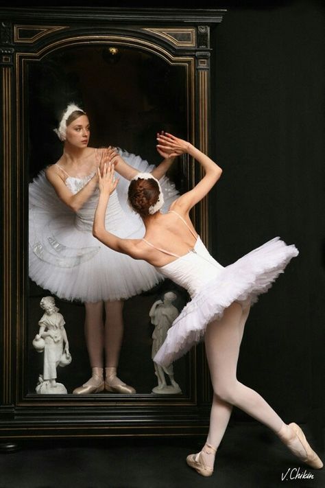 Ballet Photography Poses, Dance Pic, Funny Dancing Gif, Protest Art, People Poses, Ballet Photos, Old Fashion Dresses, Magic Mirror, Ballet Photography