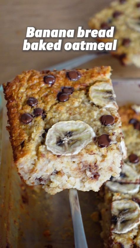 Maya // vegan recipes on Instagram: “BANANA BREAD BAKED OATMEAL 🍌 I used to make this every Sunday for my family and they loved it (I should start doing it again) 😋. Much…” Banana Bread Baked Oatmeal, Recipes Banana, Banana Slices, Plant Milk, Ripe Bananas, Kid Food, Healthy Sweets Recipes, Breakfast Snacks, Baked Oatmeal