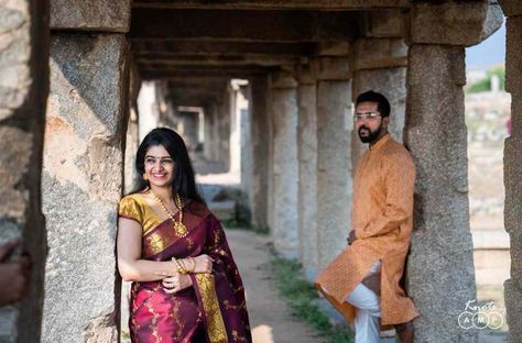 Traditional Dresses Pre Wedding, Hampi Pre Wedding Shoot, Indian Traditional Pre Wedding Shoot, Pre Wedding Traditional Shoot, Marathi Pre Wedding Photoshoot, Pre Wedding Poses Indian Traditional, Pre Wedding Photoshoot Traditional, Ammapalli Temple Couple Shoot, Temple Prewedding Shoot