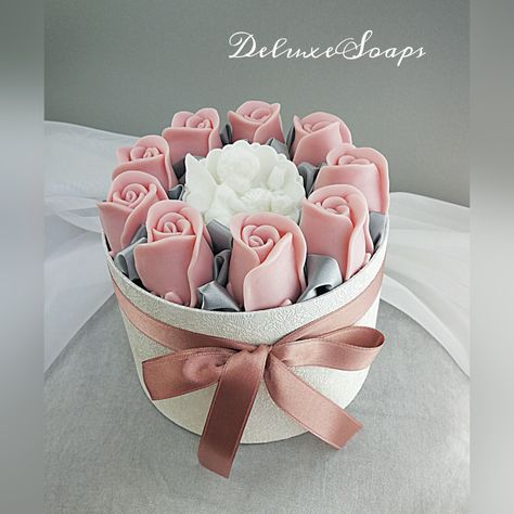 Candle Bouquet, Beeswax Candles Diy, Handmade Candles Diy, Soap Flowers, Handmade Soap Recipes, Homemade Scented Candles, Valentine Candles, Candle Crafts Diy, Handmade Bouquets