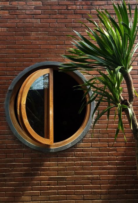 Round Window Interior, Circular Window Design, Circle Window Exterior, Round Windows Exterior, Round Windows Ideas, Circle Window Design, Filler Slab, Rounded Windows, Circular Windows