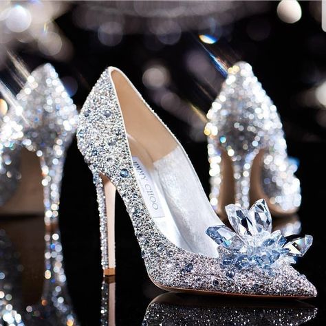 MAGA👑 on Instagram: “Tout ce qui brille @jimmychoo  Robedesoiree #luxe #magnifique #mode #mariage  #Robescouture #Fashion #dress #eveningdress #bride #mariage…” Silver Bridal Shoes, Pointed High Heels, Hak Tinggi, Rhinestone High Heels, Silver High Heels, Cinderella Shoes, Rhinestone Heels, Womens Wedding Shoes, High Quality Shoes