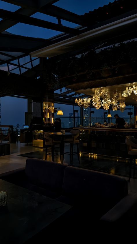 Luxury Aesthetic Wallpaper, Aesthetic Success, City Life Aesthetic, Business Dinner, Rich Aesthetic, Low Exposure, Rich Lifestyle, Luxury Lifestyle Dreams, Night Vibes