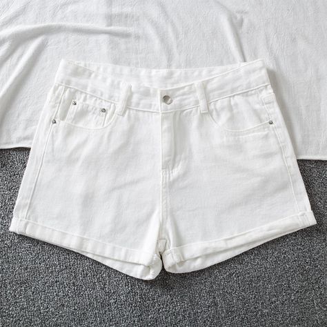 Short En Jean Blanc Femme Prix : 29.90 € en Livraison Gratuite ! Achetez ce produit : https://www.soireeblanche.fr/femme/bas-blanc/short-blanc/short-en-jean-blanc-femme/ Découvrez tous nos vêtements blancs : https://www.soireeblanche.fr Nathanaël https://www.soireeblanche.fr Inscrivez vous à notre club privé sur Soirée Blanche pour recevoir régulièrement des codes promotionnels et des ventes privées en exclusivité ! #SoireeBlanche #RobeBlanche #VesteBlanche #CostumeBlanc #CostumeBlanc #Tee High Waist Black Denim Shorts, Short Blanc, Summer Shorts Denim, Crop Top Sweatshirt, Summer Denim, Shorts Casual, Loose Jeans, Crop Top Sweater, Denim Shorts Women