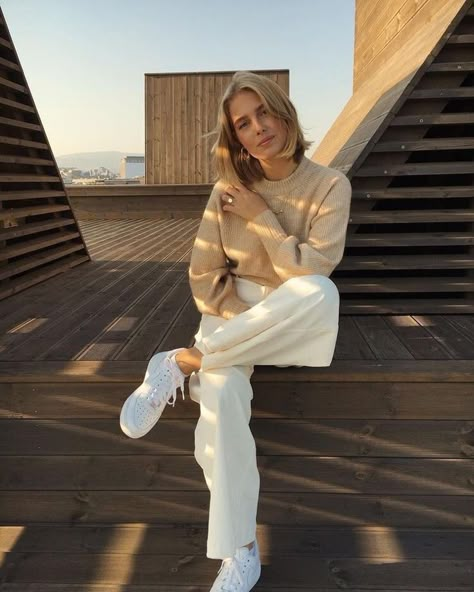 Scandinavian outfit Ganni Street Style, Scandinavian Outfit, Skandinavian Fashion, Beige Outfit, Pants Vintage, Dress Aesthetic, Fashion Blogger Style, Mode Inspo, 가을 패션